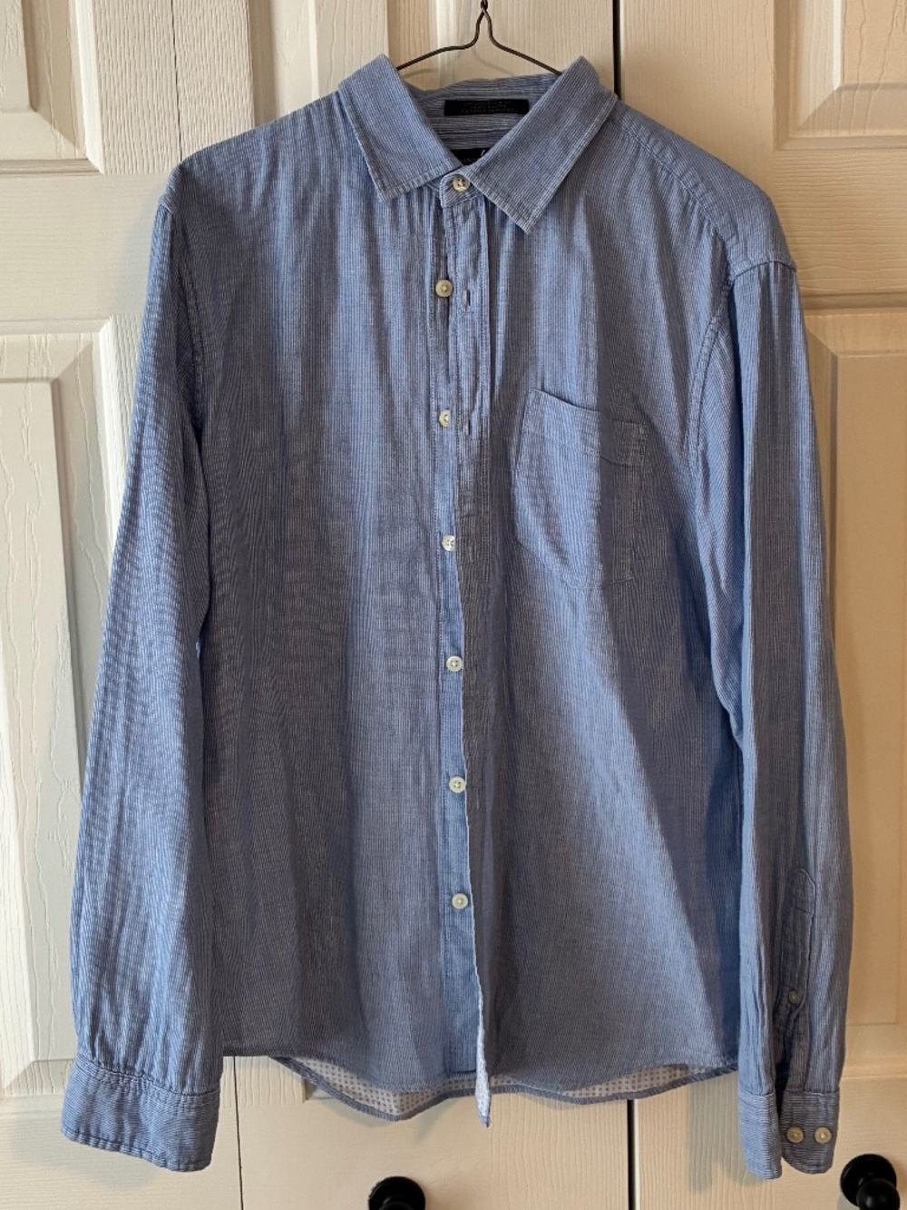 Banana Republic Soft Wash White & Blue Stripe Button-Down Shirt - Men's M